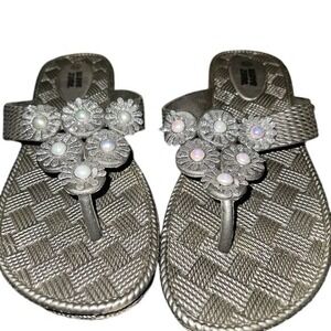 Wave Zone‎ Womens Silver Floral Faux Pearl Flip Flop Sandals Size 10 Metallic